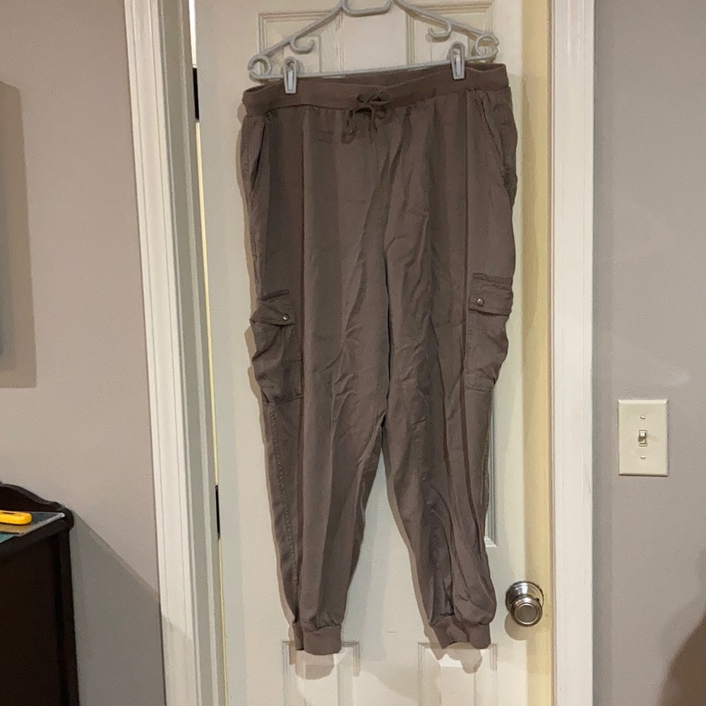 Good Hart khaki joggers